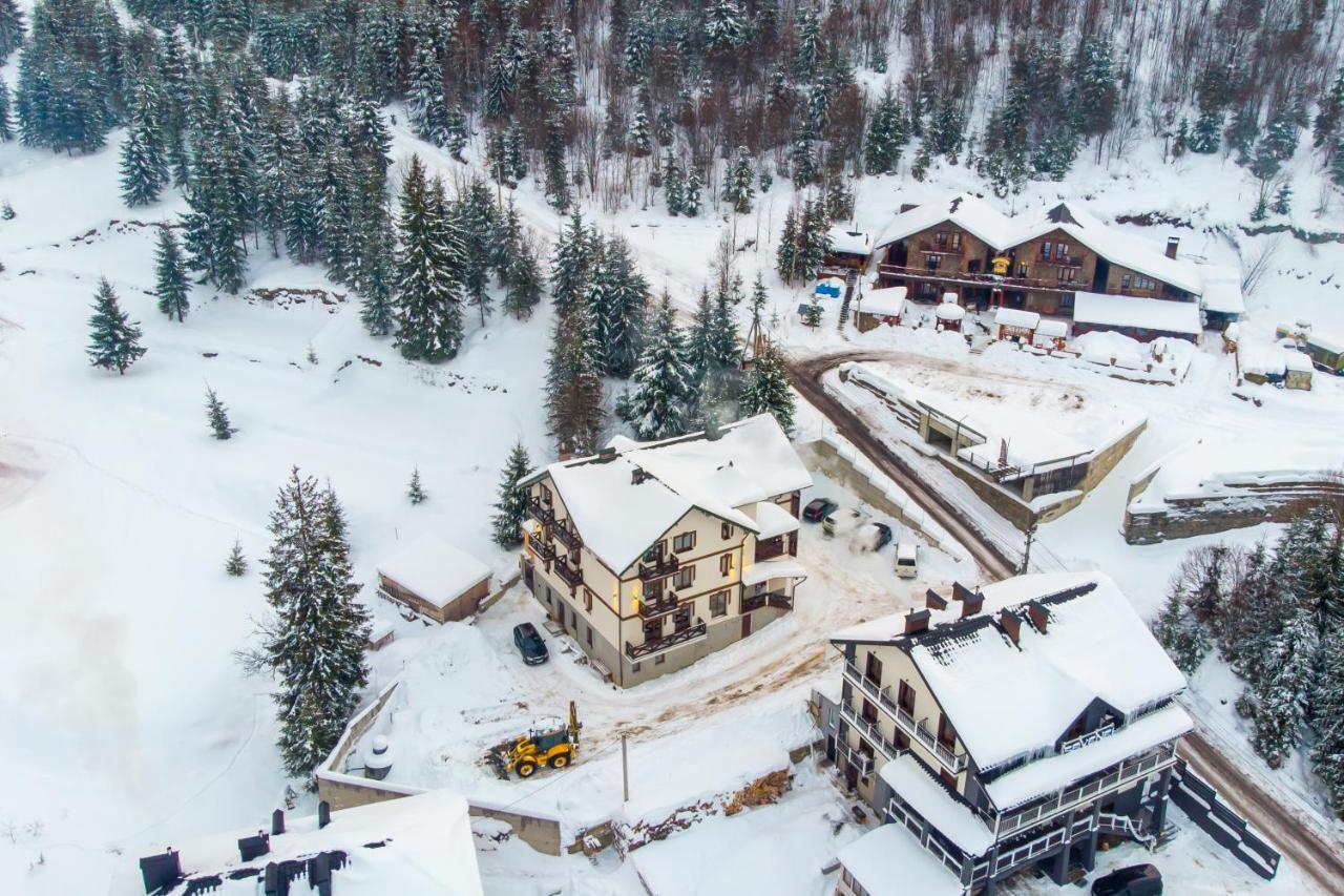 Отель Князів Двір Буковель Экстерьер фото